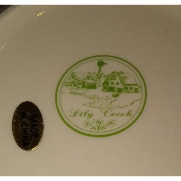 Lily Creek Incomplete Porcelain Tea Set Poinsetta Teapot Creamer Cup 2 Saucers - Picture 3 of 12